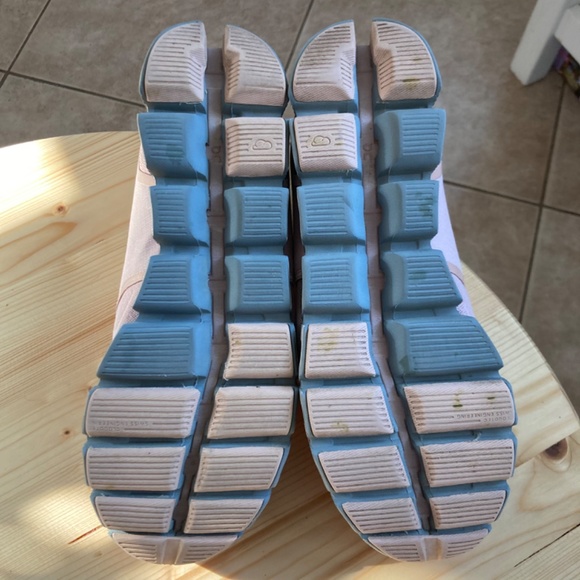 On Cloud Waterproof Running Shoes Rose/Lunar - Picture 11 of 13